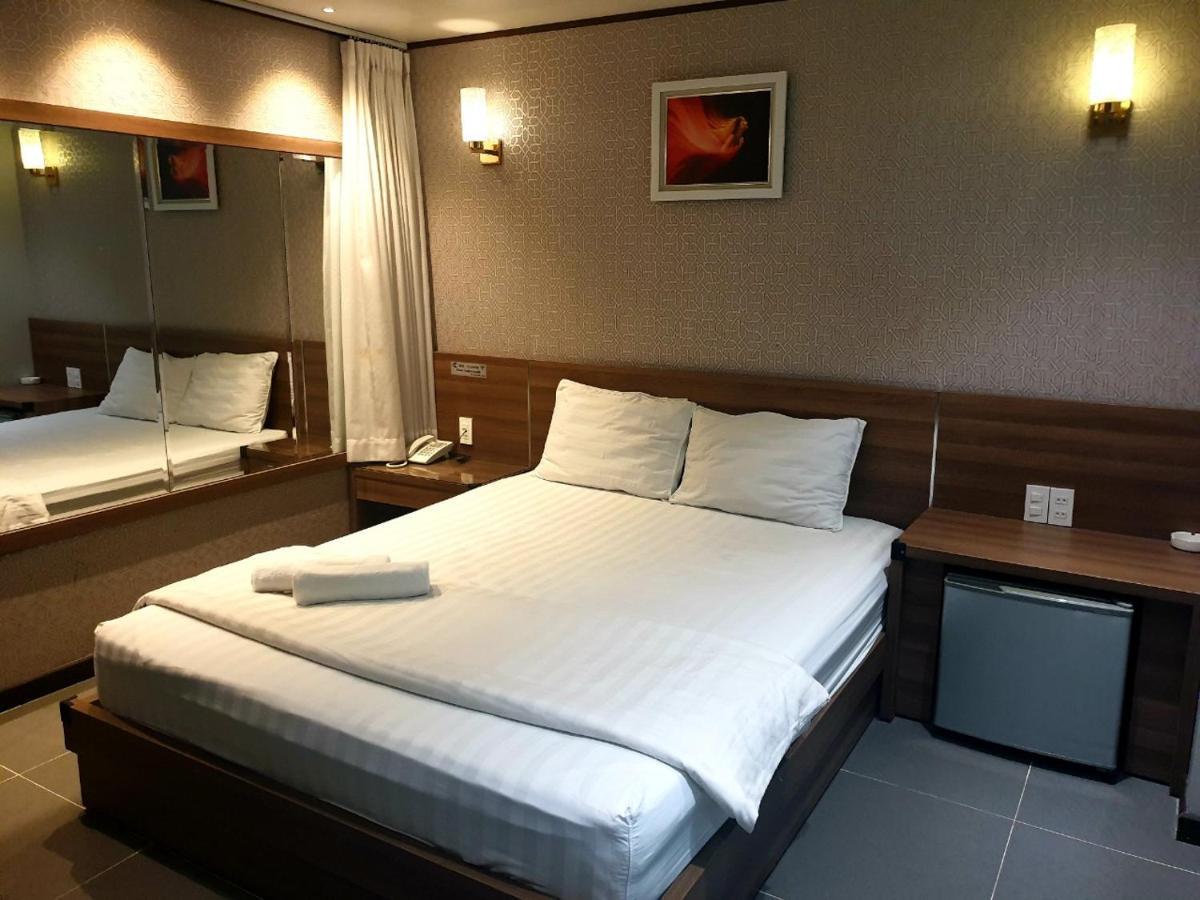 Reddoorz Premium Cloud 9 An Nhon Hotel Ho Şi Min Exterior foto